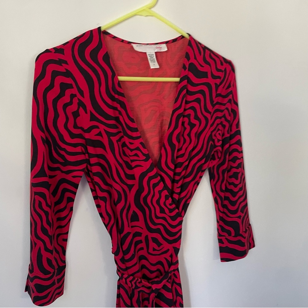Diane Von Furstenberg Red and Black Patterned Wrap Dress